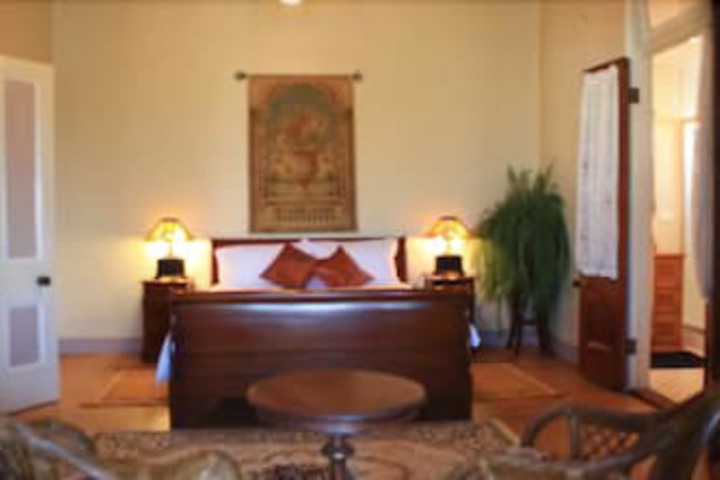 Classique Bed  Breakfast - Accommodation Main Beach