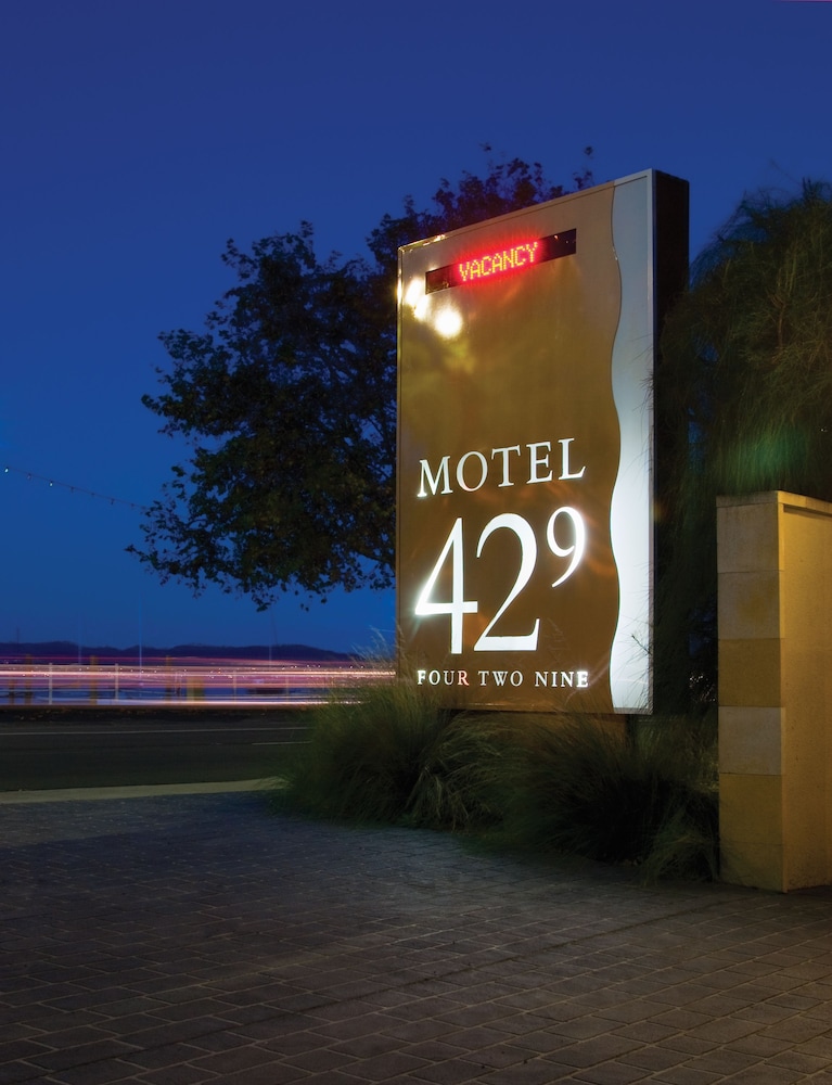 Motel 429 - thumb 1