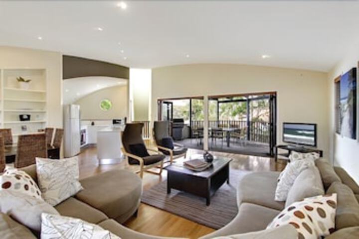 A PERFECT STAY - Beach House at Tallows - Wagga Wagga Accommodation