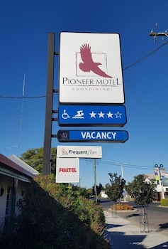 Pioneer Motel - thumb 5
