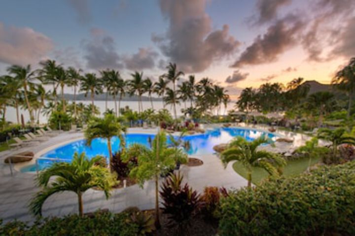 Whitsunday Apartments - Palm Beach Accommodation