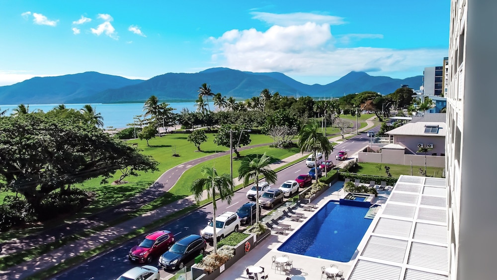 Holiday Inn Cairns Harbourside, An IHG Hotel - thumb 0