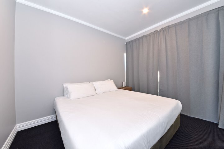 Mullaloo Beach Hotel & Apartments - thumb 2