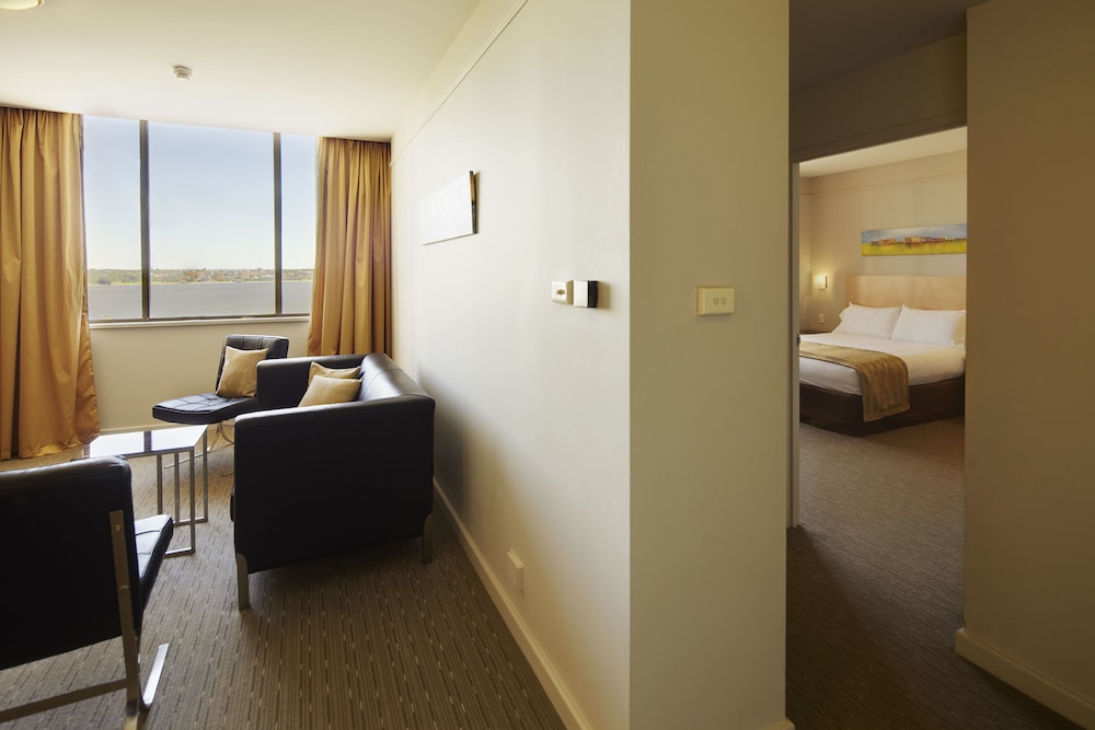 Quality Hotel Ambassador Perth - thumb 6