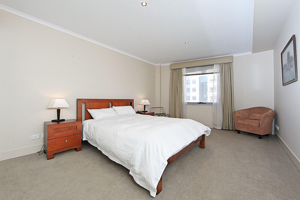 Accommodate Canberra - The Avenue - thumb 1