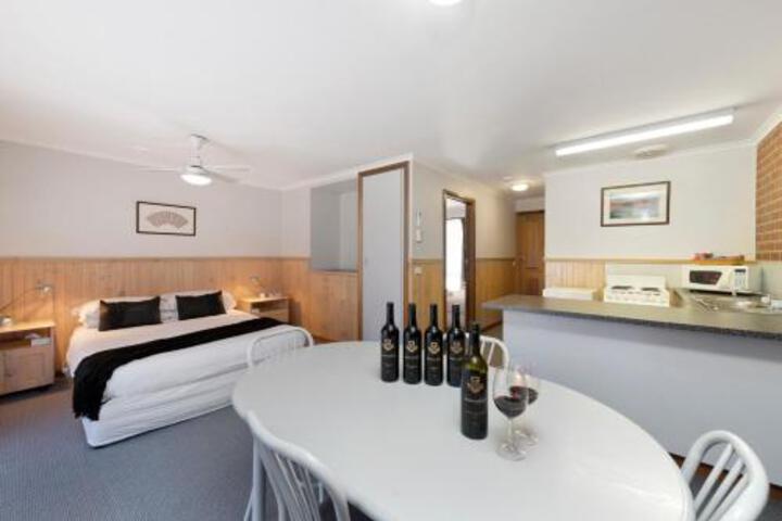 Summerfield Winery & Accommodation - thumb 7