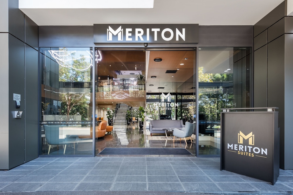 Meriton Suites North Sydney - thumb 0