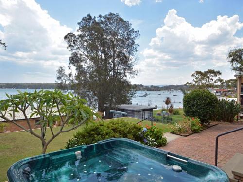 The House On The Lake At Fishing Point Lake Macquarie Honestly Put The Line In & Catch Fish - thumb 2