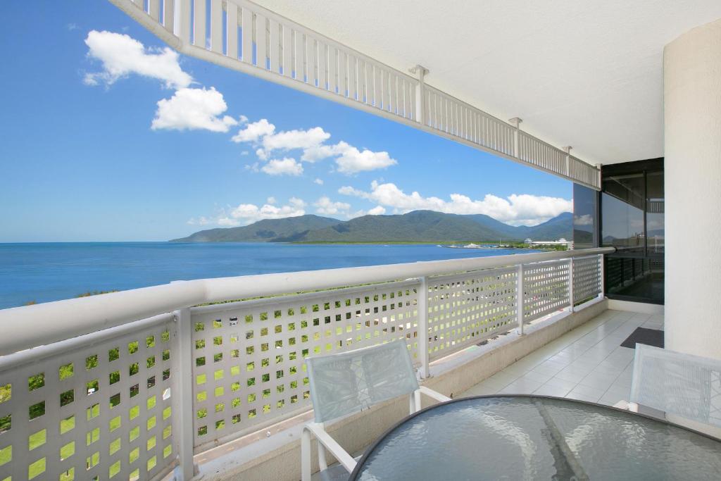 Cairns Ocean View Apartment - thumb 2