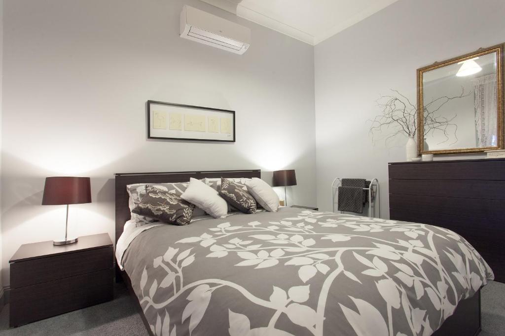 Rawsons Retreat Five Bedroom Home Walk CBD Includes Breakfast - thumb 4
