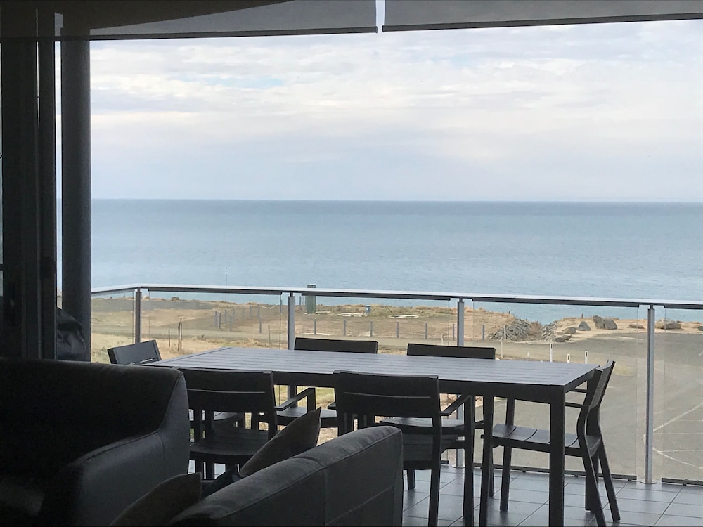 Penneshaw Oceanview Apartments - thumb 1