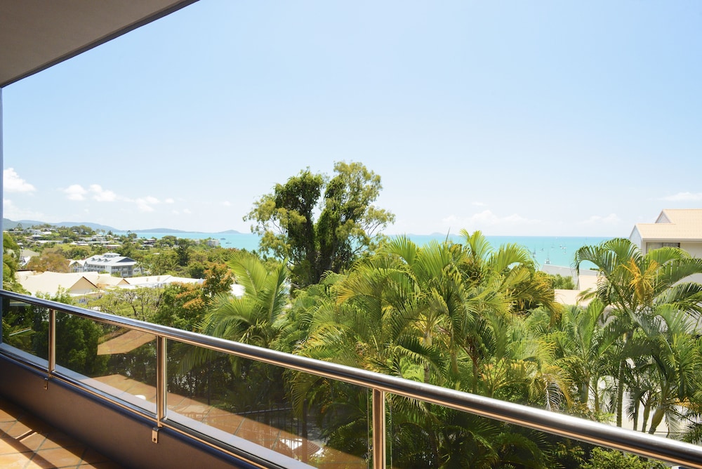Airlie Harbour 3 Bedroom Apartment - thumb 1