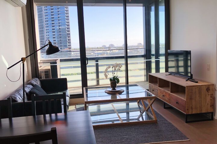 Melbourne Docklands Luxury Seaview Apartment - thumb 4