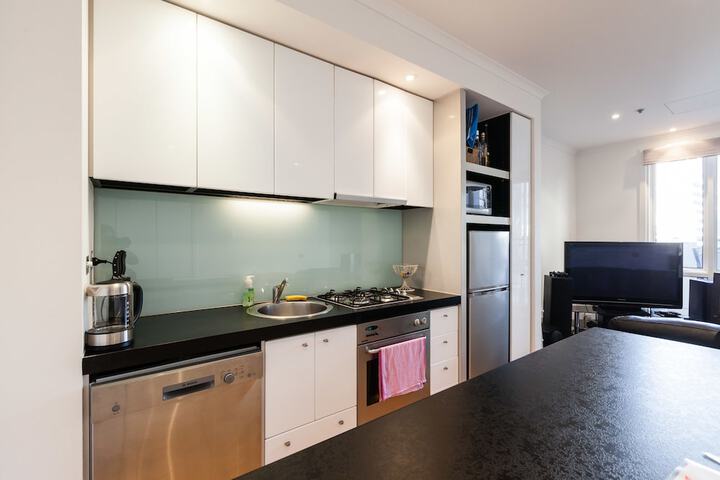 CLAUDE, 2BDR Melbourne Apartment - thumb 4