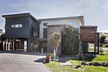 Ned Kelly's Retreat - Sophisticated Style With Modern Convenience And Magical Outlook - thumb 2