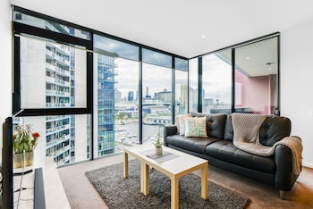 Exquisite Apartments Docklands - thumb 3