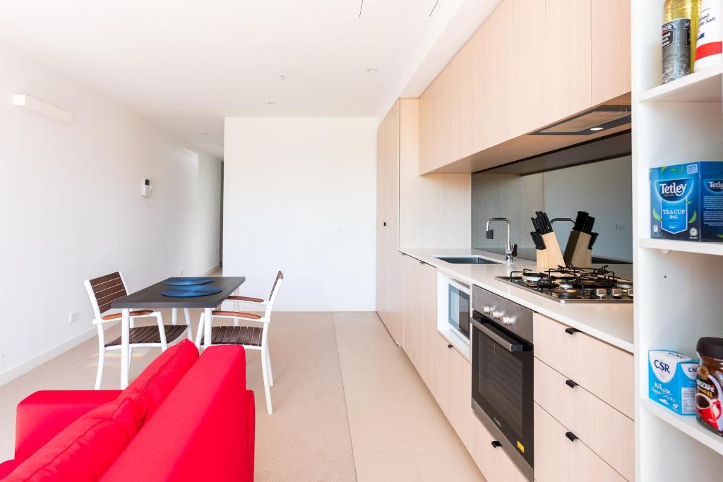 Amazing Location 1BR Apartment In Melbourne CBD - thumb 2