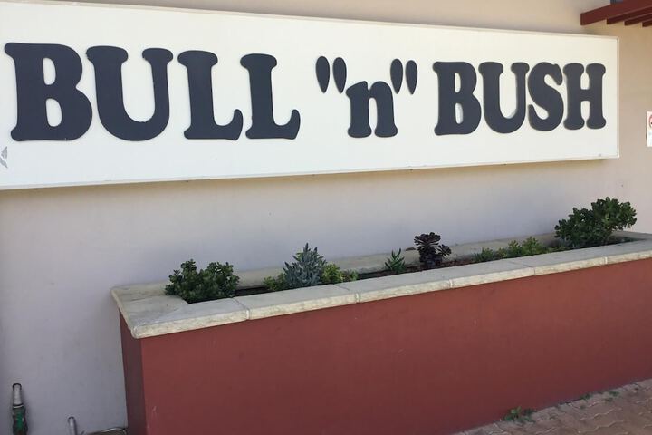 Bull 'n' Bush Hotel Motel - thumb 1