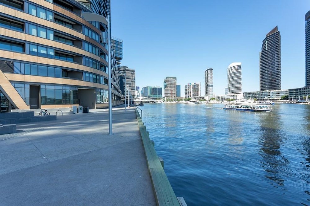 Onelife Docklands Luxury Apartment - thumb 2