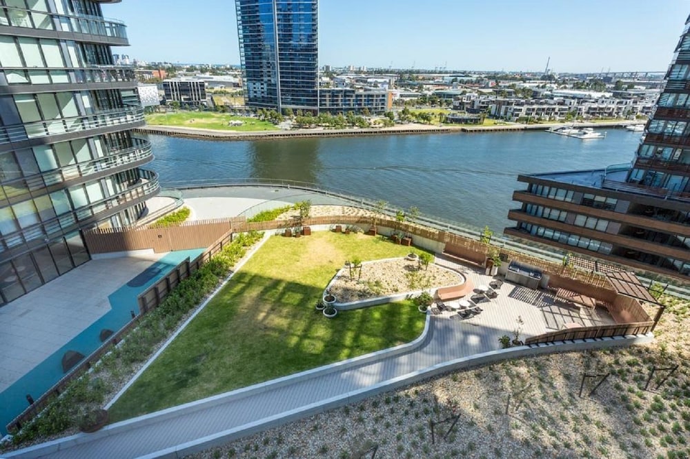 Onelife Docklands Luxury Apartment - thumb 0