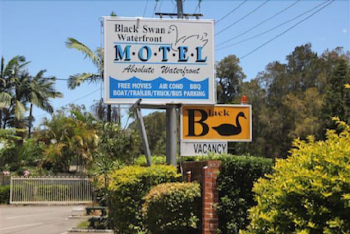 Black Swan Waterfront Motel Not Suitable For Children - thumb 0