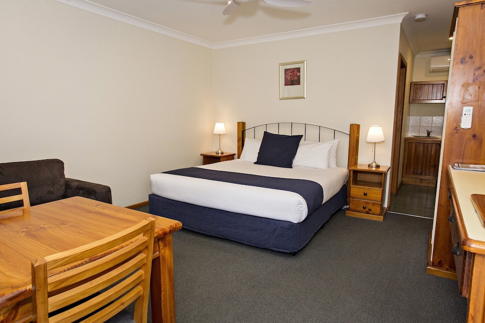 Colonial Motel And Serviced Apartments - thumb 1