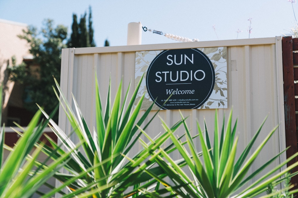 Sun Studio At Quinns Beach - thumb 2
