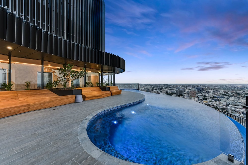 Infinity Roof Top Pool City Apartment - thumb 1