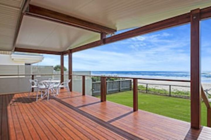 Palm Beach Absolute Beach Front Holiday Home - thumb 0