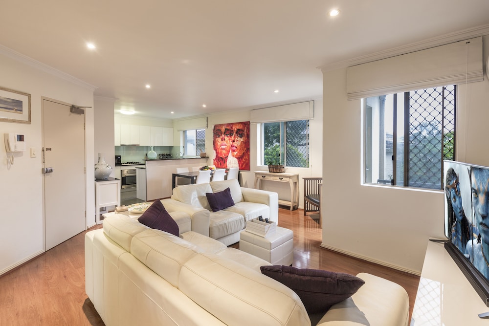 Coogee Beach With AC Close To Beach And City - thumb 6