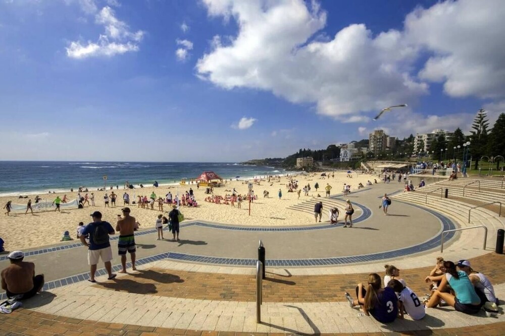 Coogee Beach With AC Close To Beach And City - thumb 4