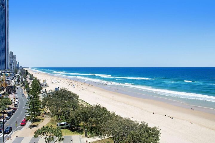 Absolute Beachfront Central Surfers Paradise - thumb 7