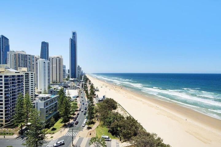 Absolute Beachfront Central Surfers Paradise - thumb 6