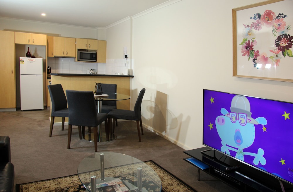 Adelaide City Apartment - 3BR, 2Bath & Carpark - thumb 5
