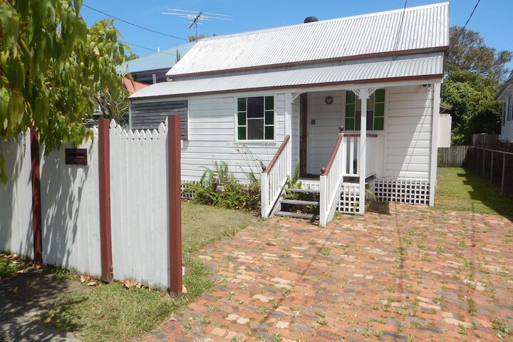 Charming, Private 3-Bedroom Cottage By The Bay - thumb 6