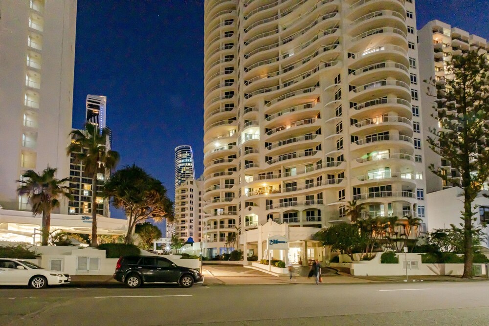 Resort-Style Apartment Opposite Beach - thumb 1