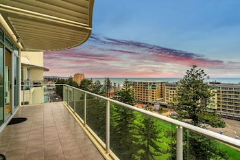 Glenelg Skyline Beachfront Penthouse, Adelaide - thumb 1