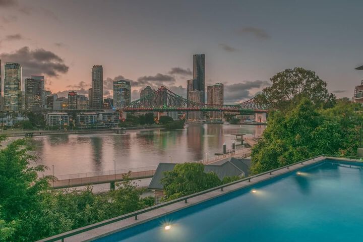 Waterfront Brisbane Apartment - thumb 1