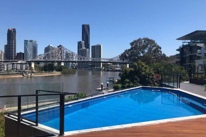 Waterfront Brisbane Apartment - thumb 3
