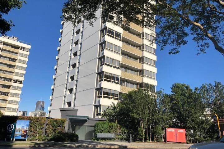 Waterfront Brisbane Apartment - thumb 0