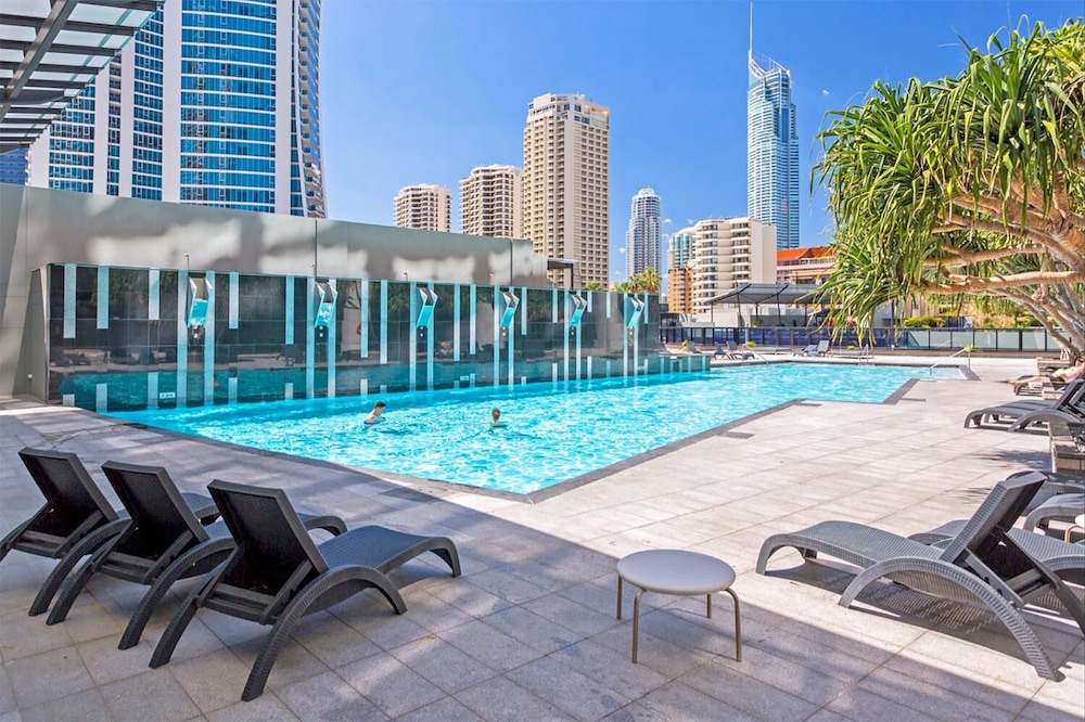 Sealuxe - Central Surfer Paradise Seaview Deluxe Spa Apartment - thumb 0