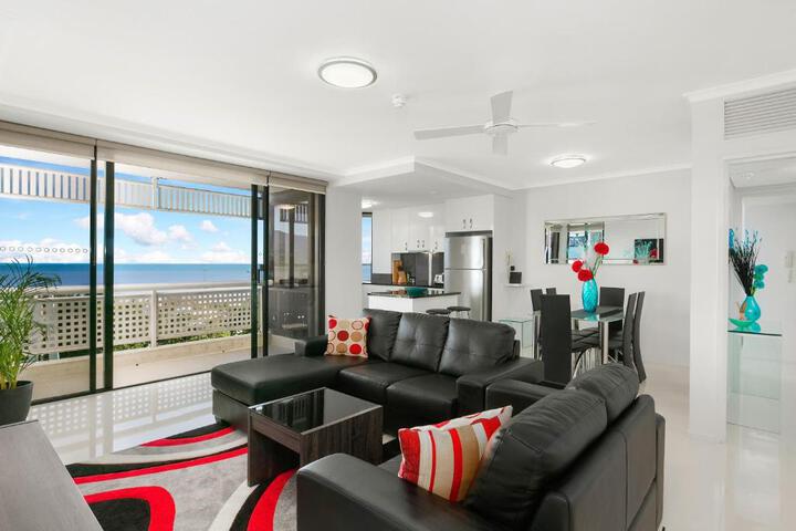 Cairns Luxury Waterfront Apartment - thumb 6