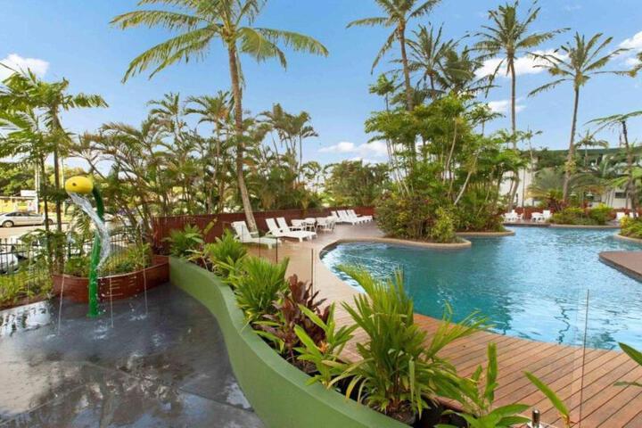 Cairns Luxury Waterfront Apartment - thumb 3