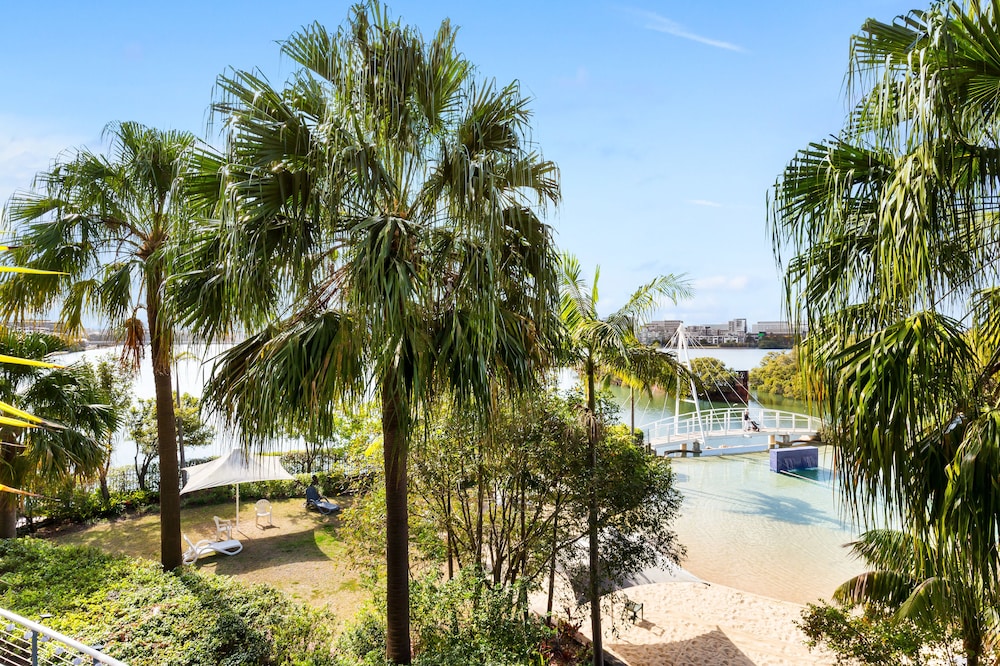 Resort Style 2 Bdrm In Homebush With Bay View - thumb 2