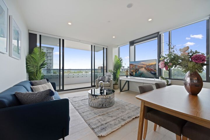 New Contemporary Apartment Near Macquarie Centre - thumb 3