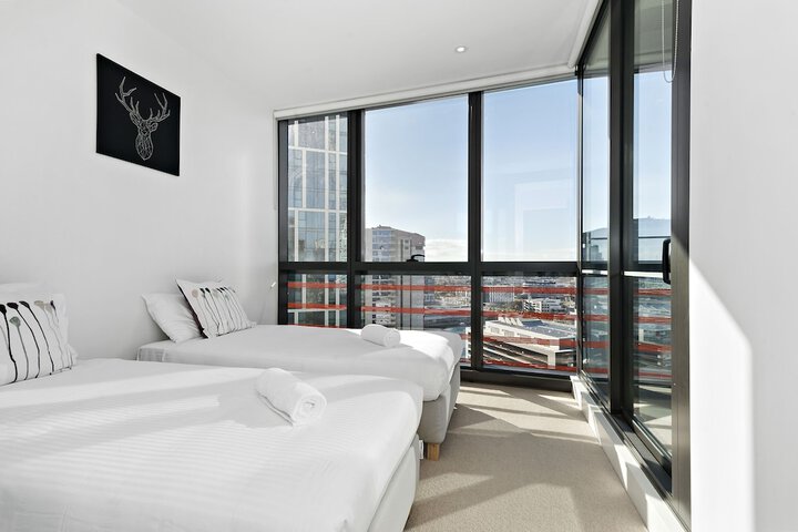 Indie, 2BDR Docklands Apartment - thumb 5