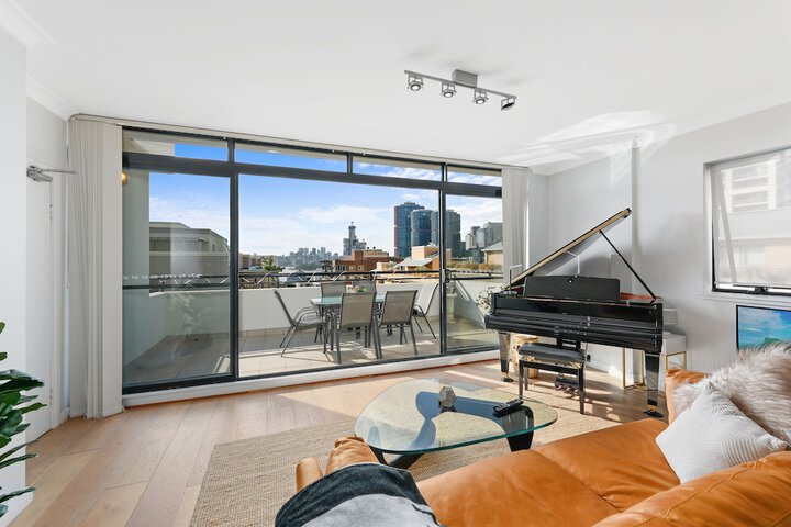 Darling Harbour Penthouse Views & Hot Tub - thumb 4