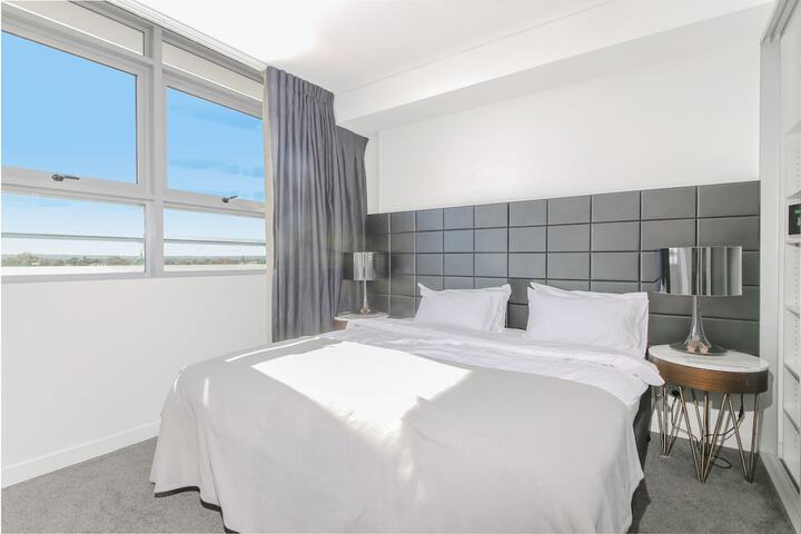 2 Bedroom Modern Apartment In Chatswood - thumb 3