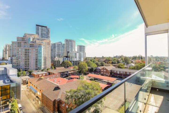 2 Bedroom Modern Apartment In Chatswood - thumb 0