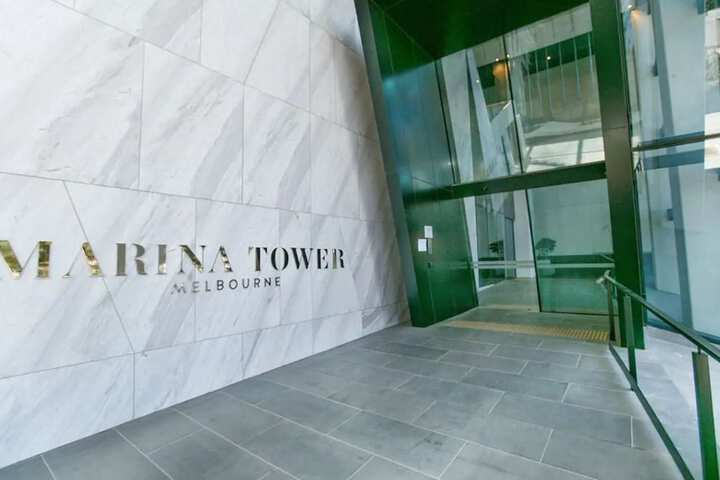 JC Marina Tower Docklands - thumb 1